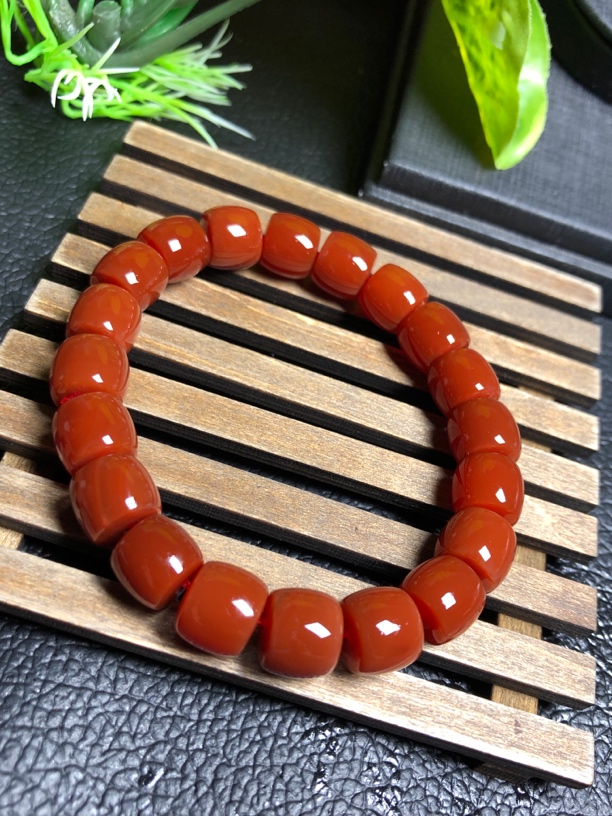 牛血色精品手链直切手串，完美高润度，满肉，百搭时尚款！