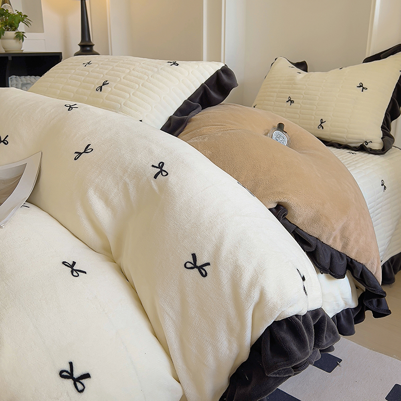 加厚新款牛奶绒花边款夹棉床盖四件套简约波点四件套毛绒双面绒