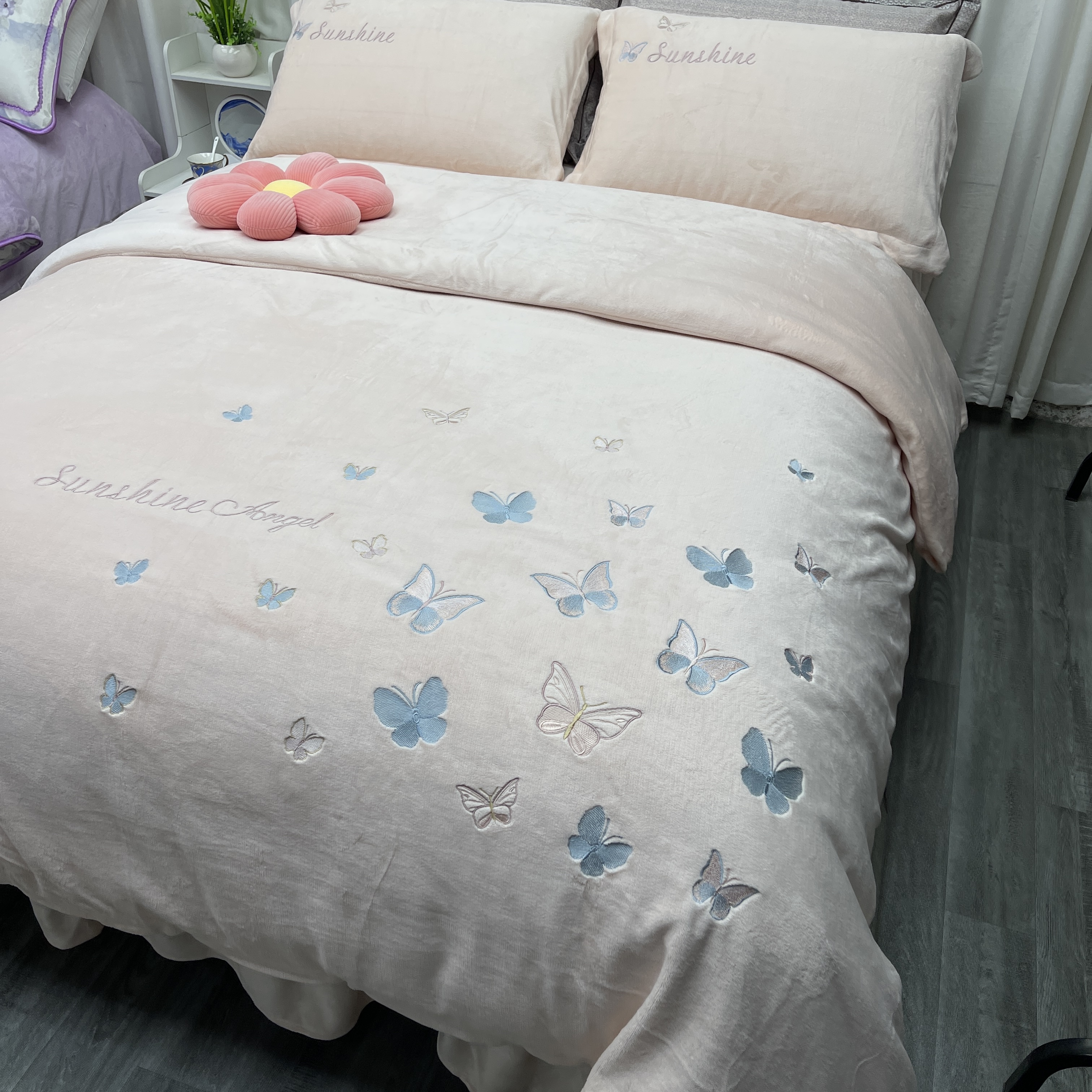 蝴蝶刺绣牛奶绒四件套被套床单枕套加厚加绒防静电冬季保暖床品