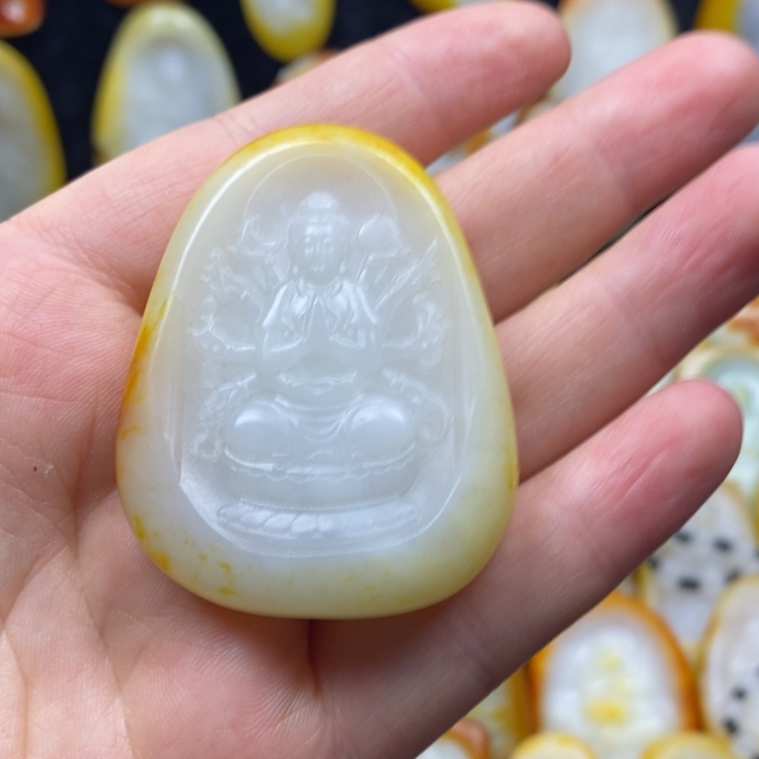 心***柠和田玉未镶嵌颈饰