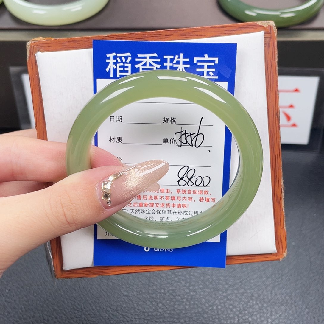 和田玉手镯未镶嵌