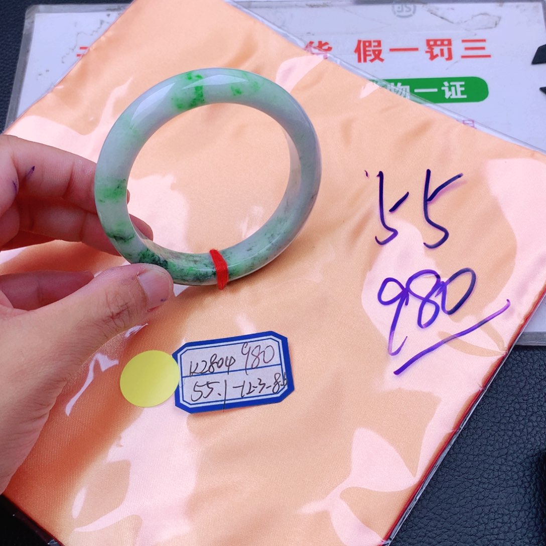 翡翠手镯未镶嵌我