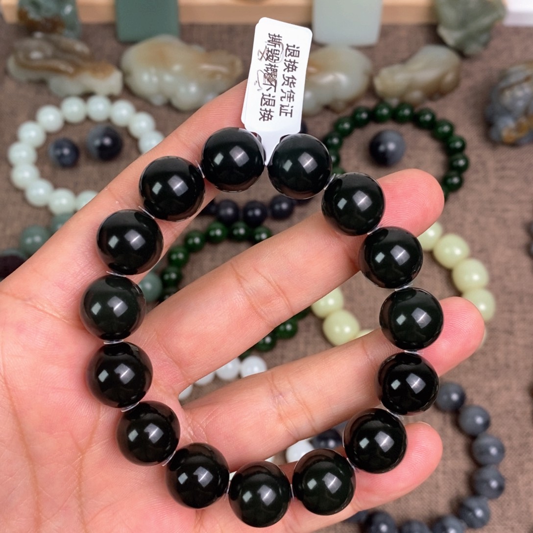 宝***爸和田玉未镶嵌手串