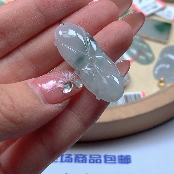 翡翠颈饰未镶嵌荷叶