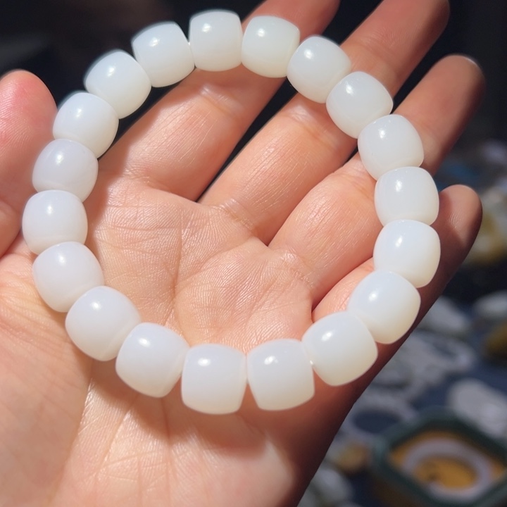 和田玉未镶嵌车挂