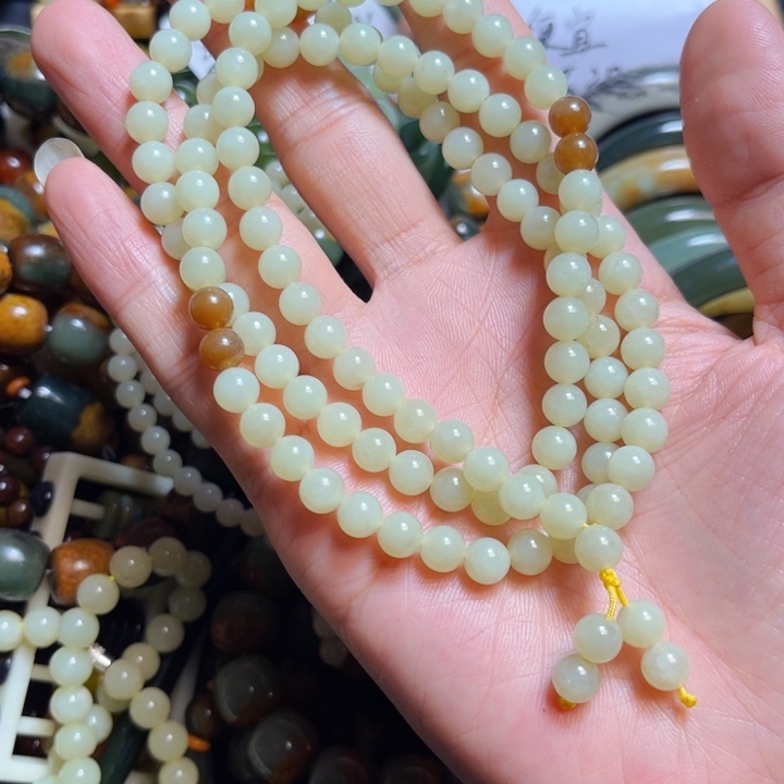 岫岩老玉（透闪石质玉）颈饰未镶嵌