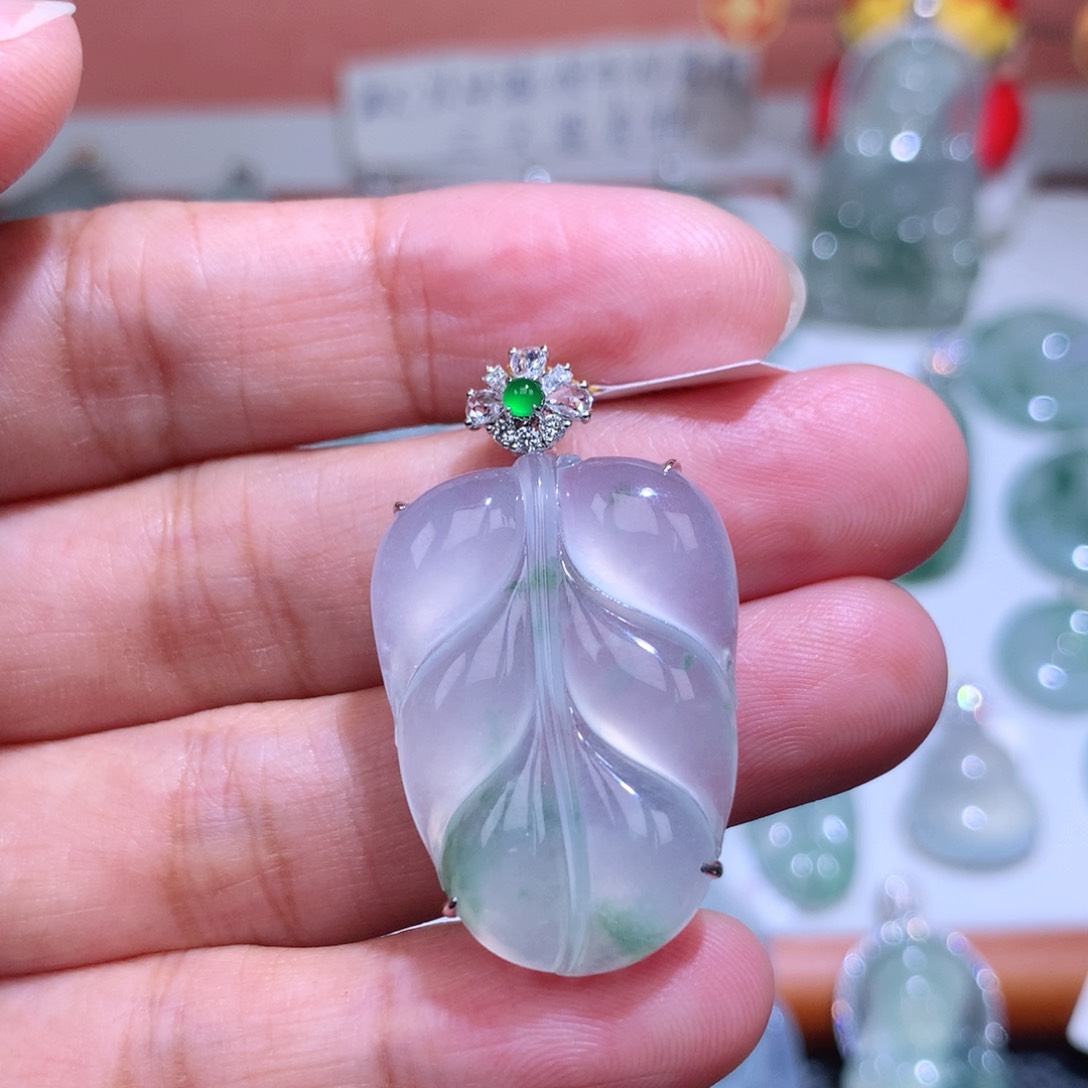 翡翠18K金镶嵌颈饰叶子