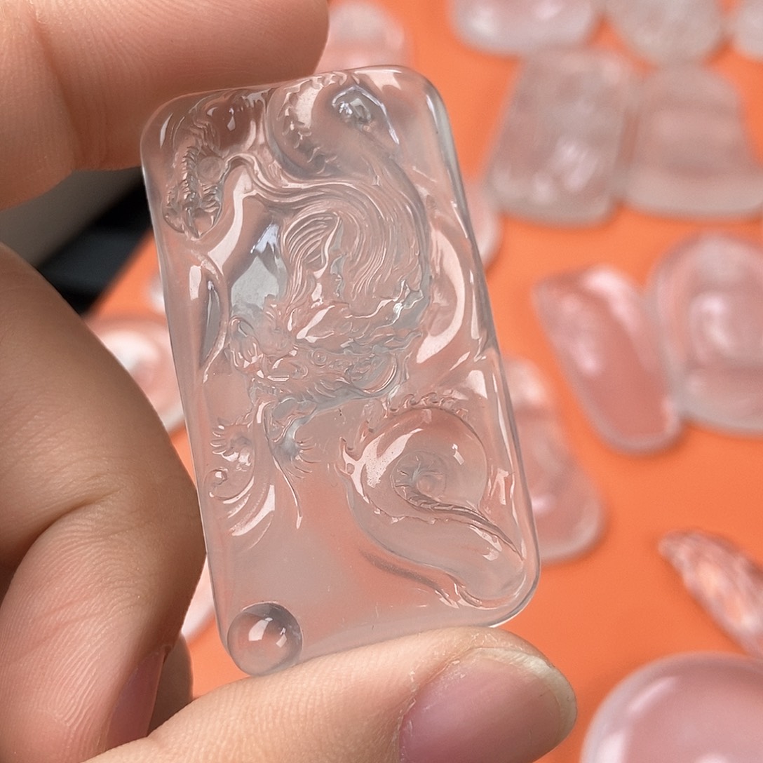 石英质玉颈饰未镶嵌往**风