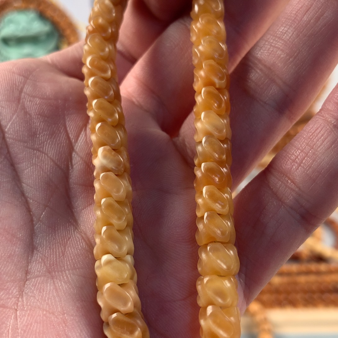 星月菩提吊坠虎玉化龙骨手持