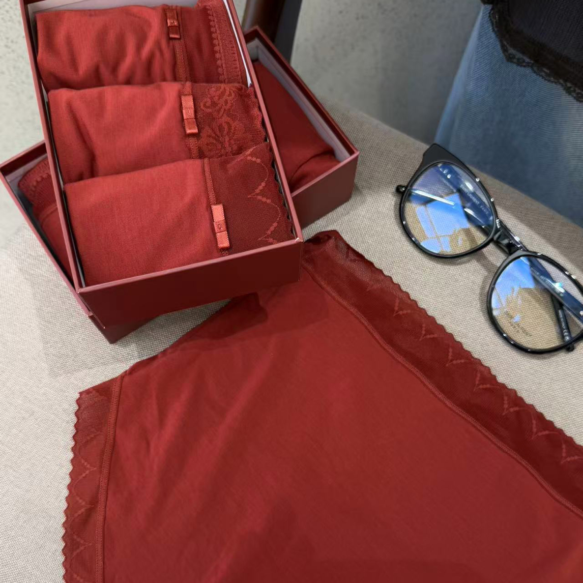 NZB 新品蕾丝边柔软舒适短裤