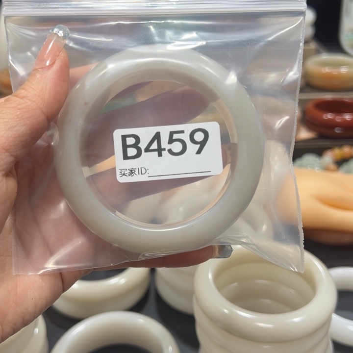 小***瑜石英岩玉未镶嵌手镯