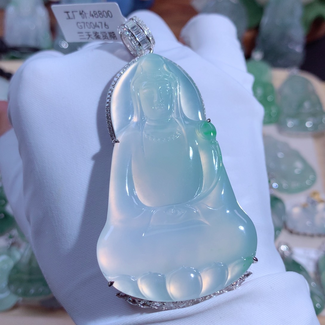 翡翠颈饰18K金镶嵌素衣观音