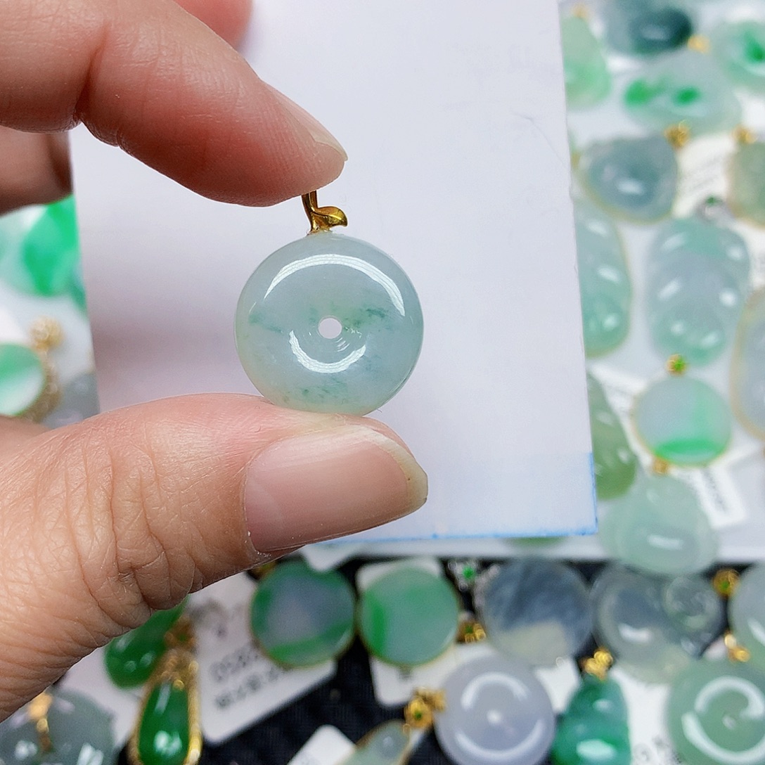 翡翠18K金镶嵌颈饰3566777