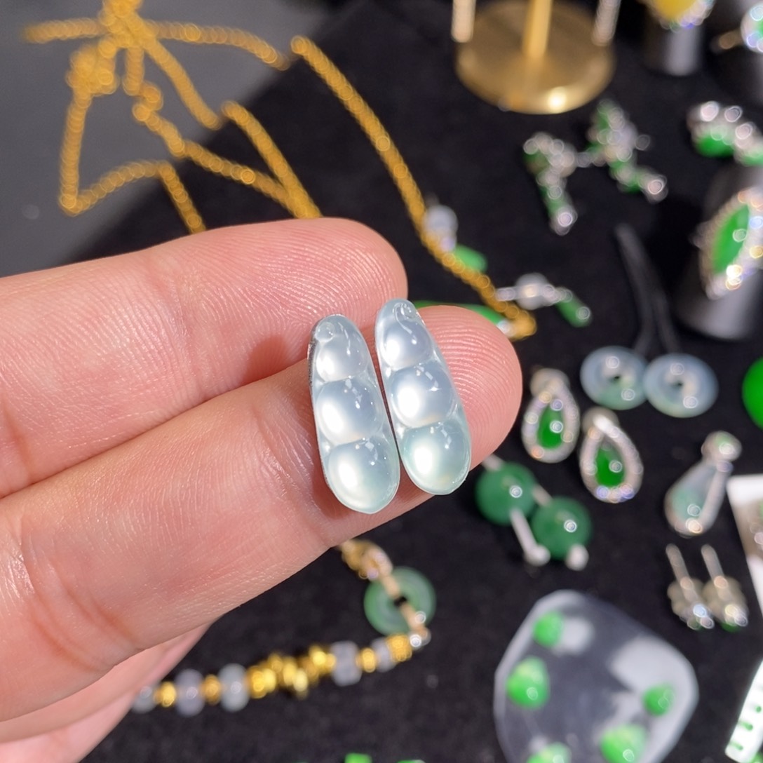 翡翠裸石白冰福豆