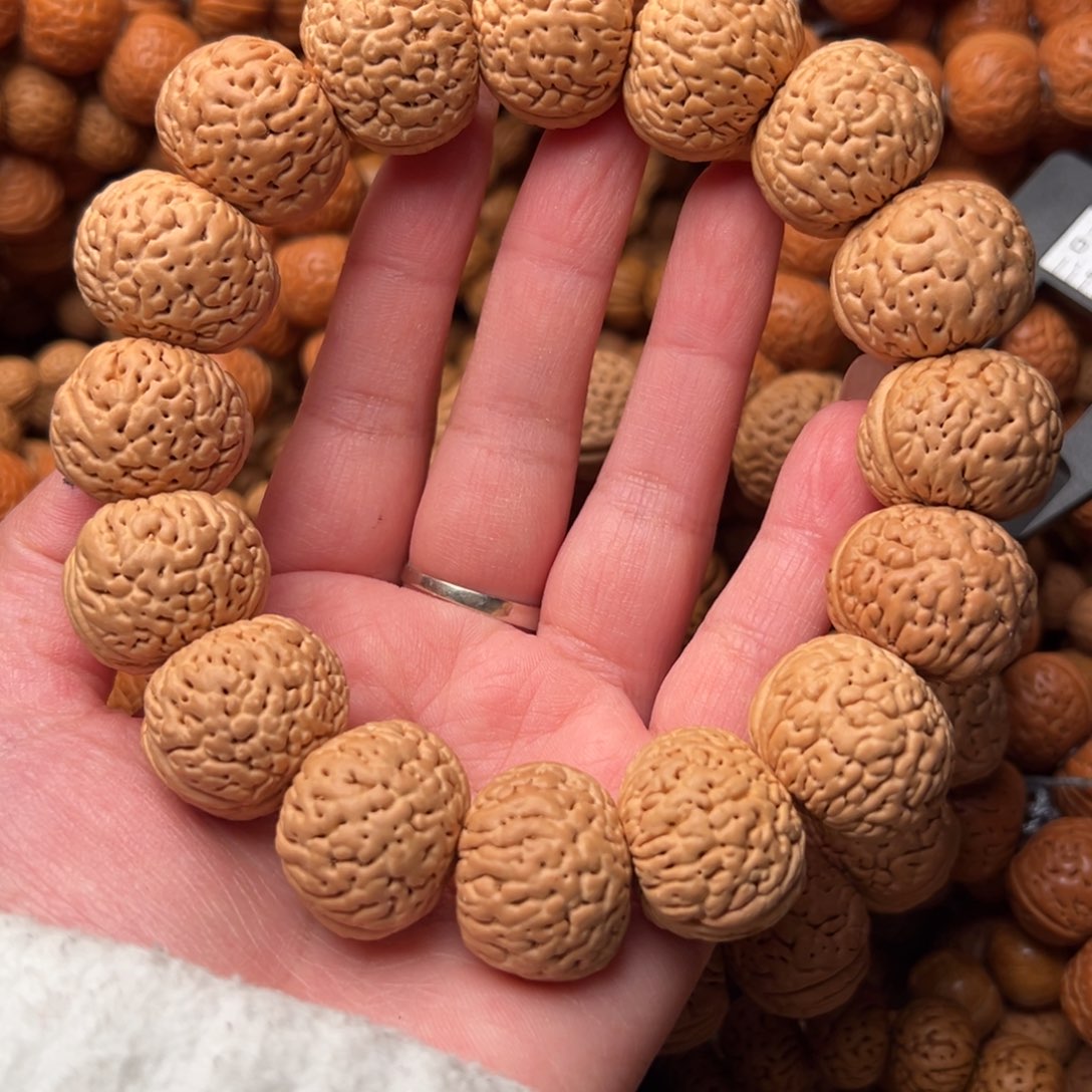 23尺寸大苹果桃核手串