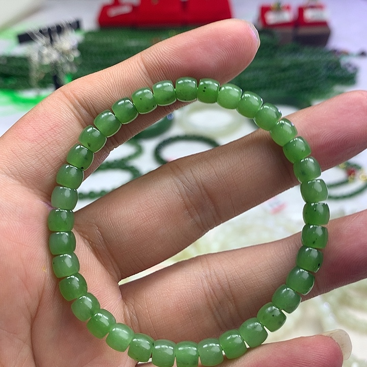 和田玉（碧玉）未镶嵌珠宝奇石