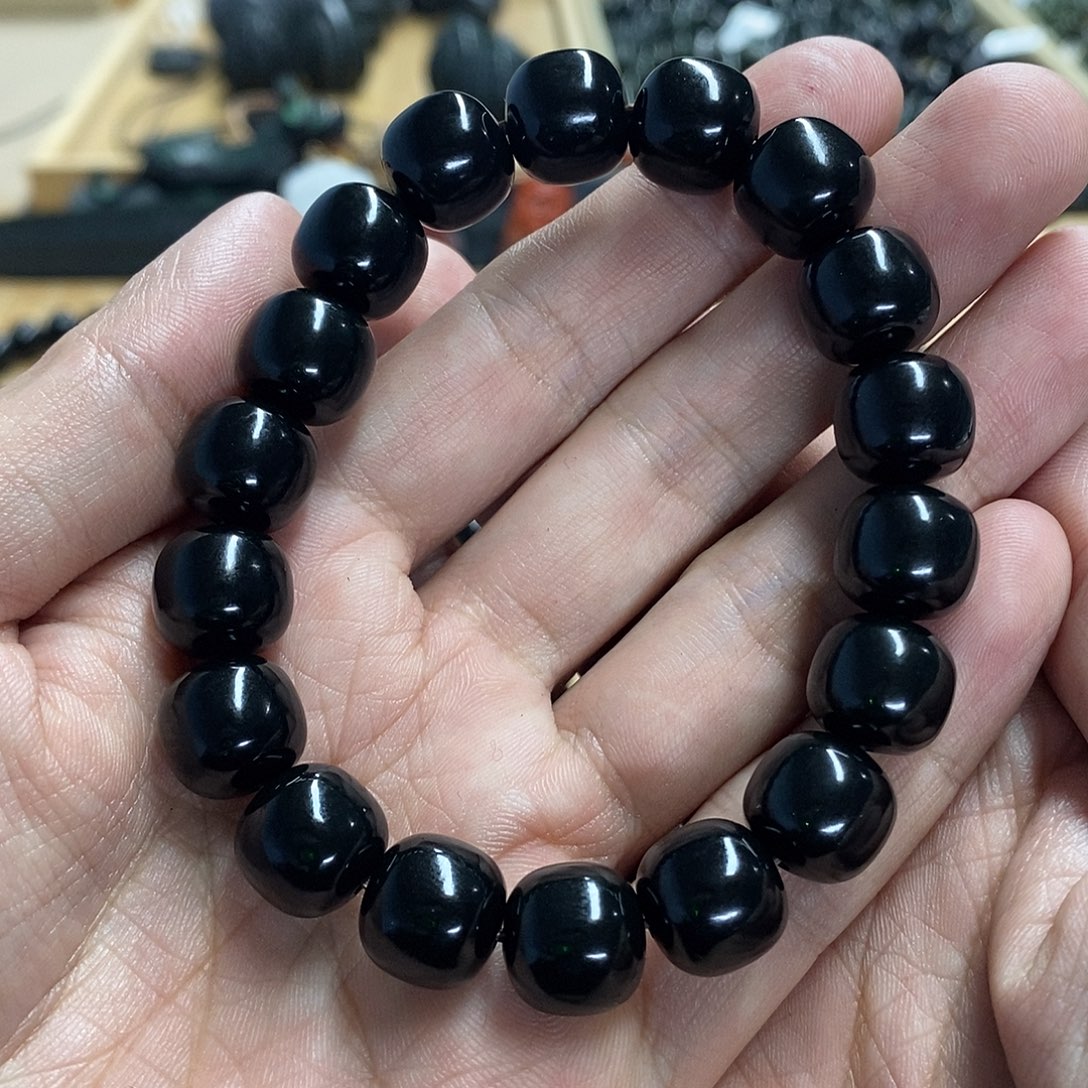 运***人和田玉未镶嵌手链