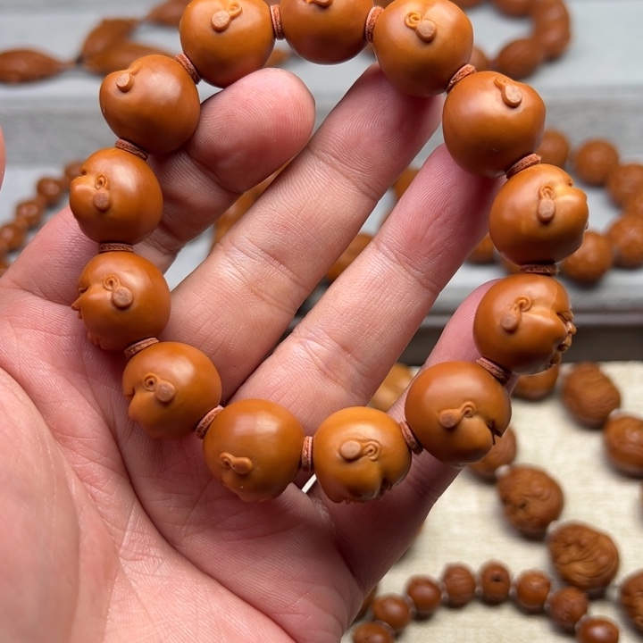 玉***踪橄榄核手串橄榄核雕工艺制作