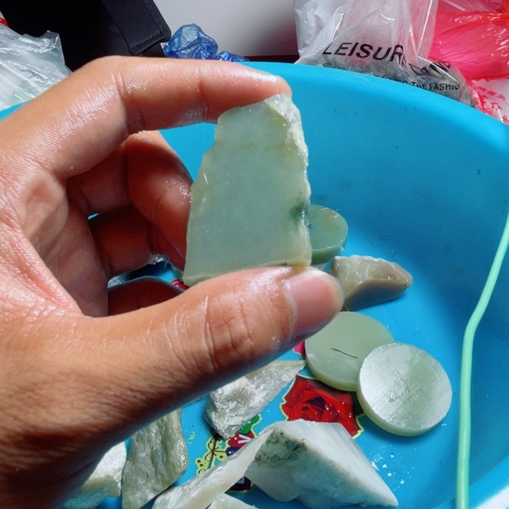 未镶嵌和田玉（糖玉）珠宝半成品