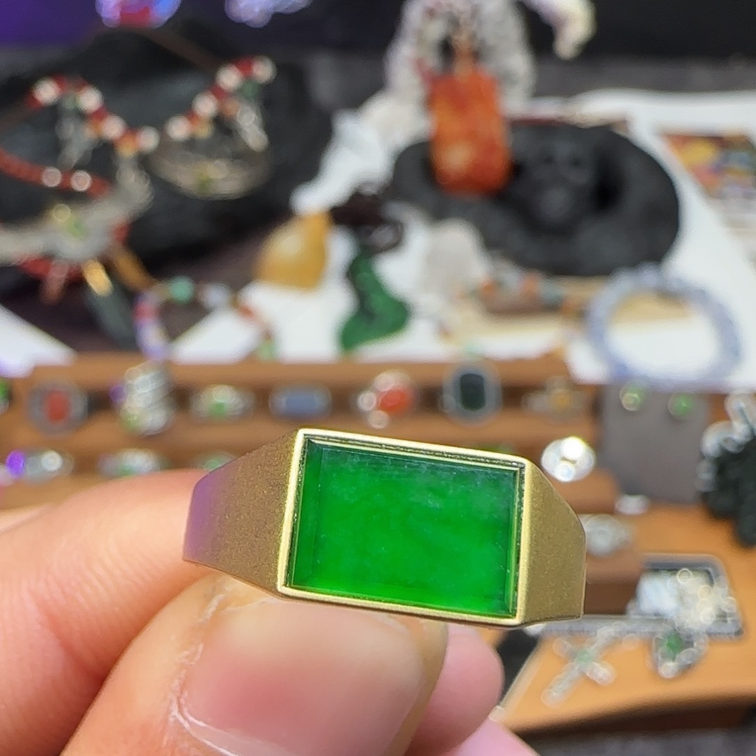 睡***子翡翠18K金镶嵌戒指