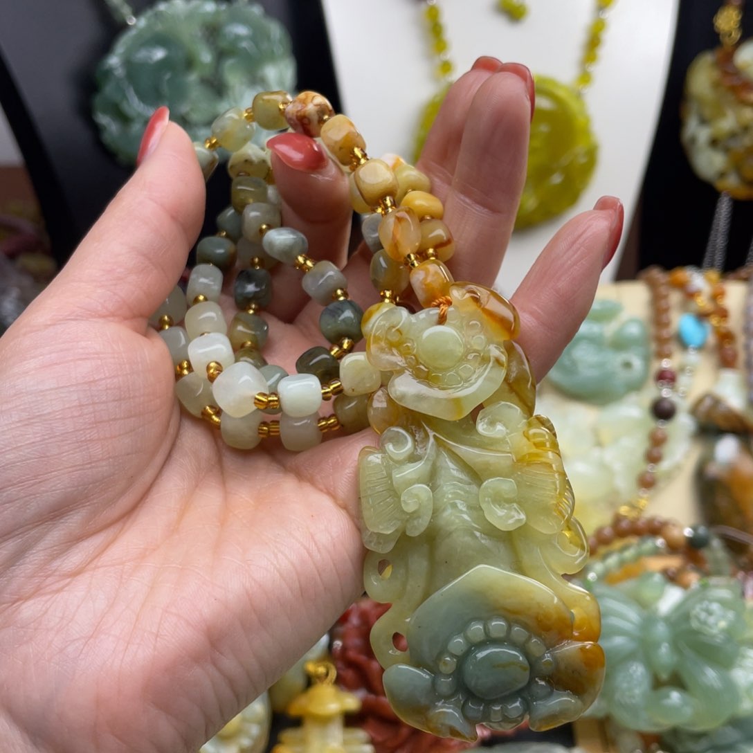 未镶嵌蛇纹石玉颈饰