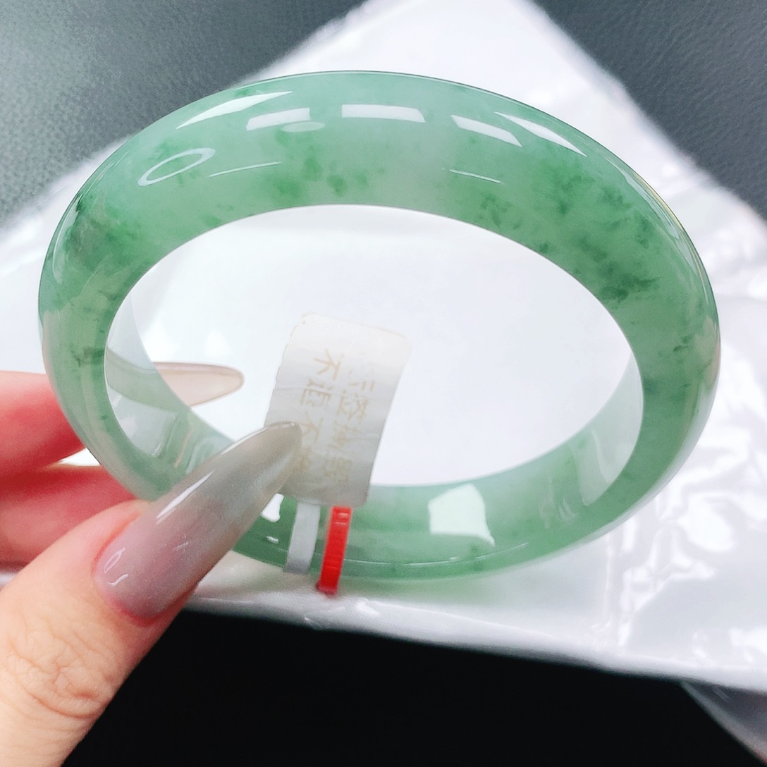 翡翠手镯未镶嵌57圈