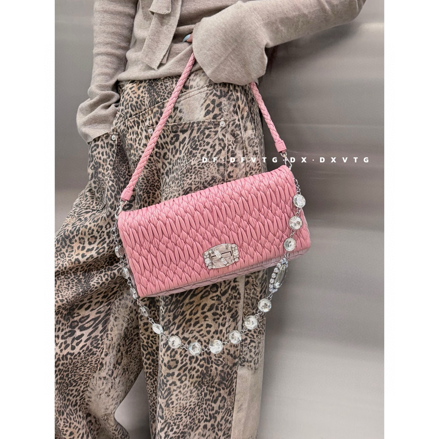 95新 MIU MIU/缪缪 miumiu 粉色宝石链法棍单肩包K