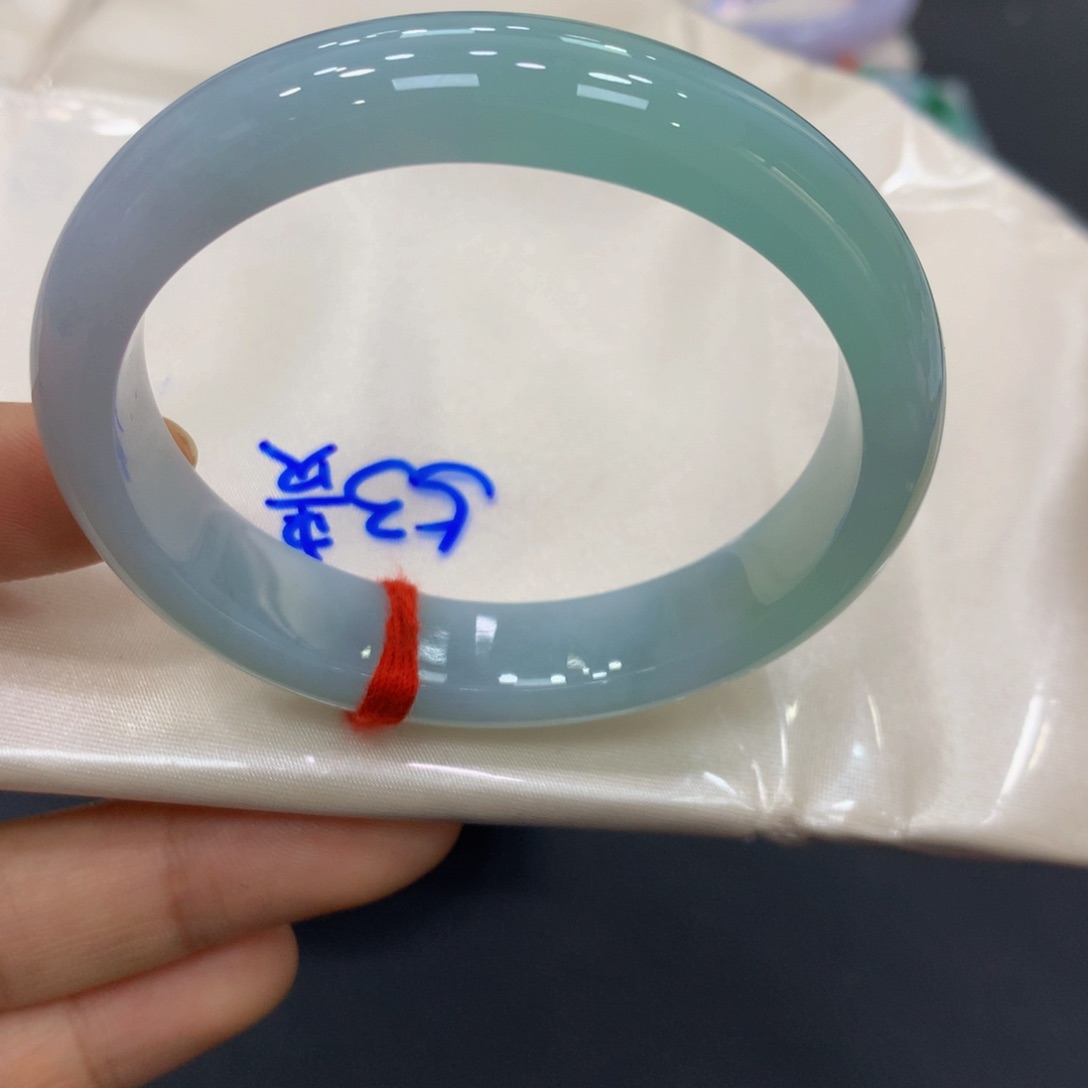 翡翠手镯未镶嵌翡翠