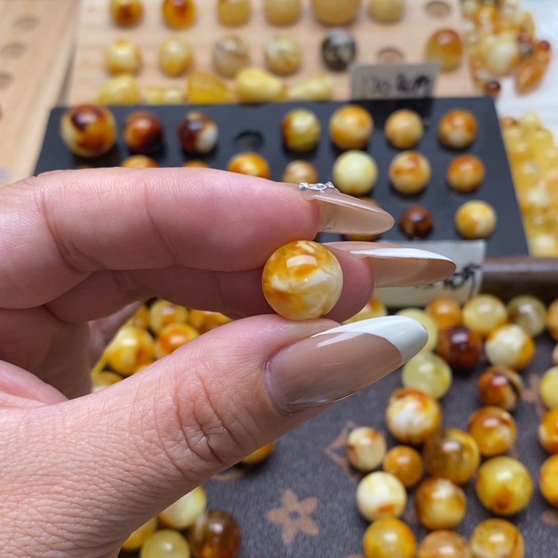 绞***字琥珀未镶嵌珠宝奇石蜜蜡