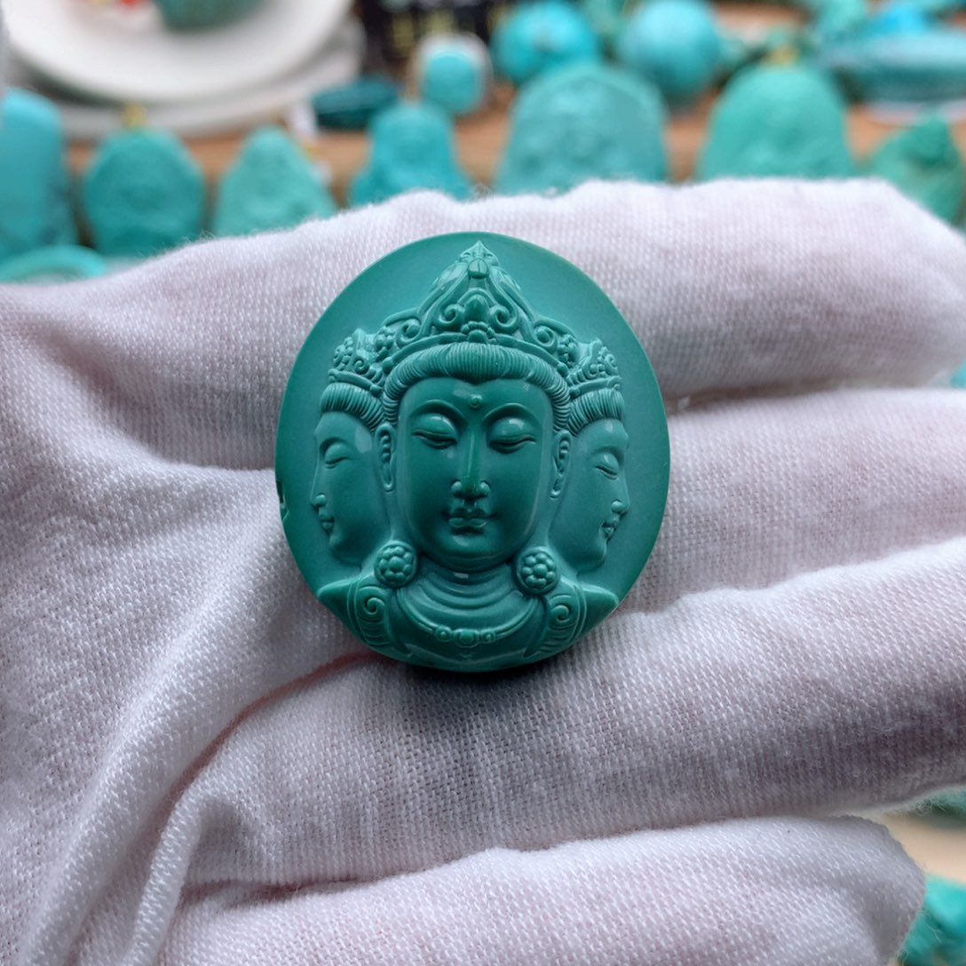 绿松石颈饰未镶嵌