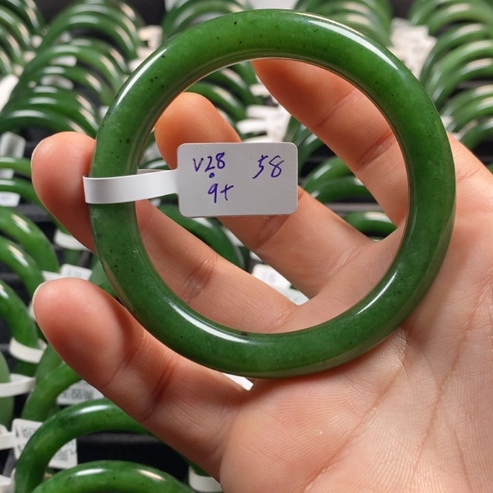 未镶嵌手镯和田玉（碧玉）有瑕疵58