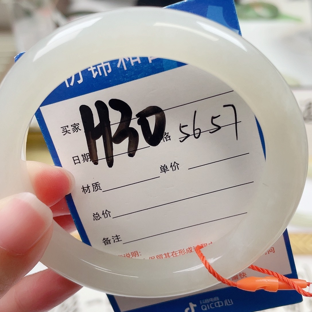 和田玉手镯未镶嵌