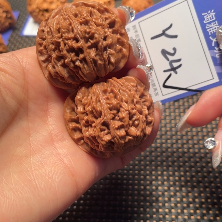 文玩核桃把件24号4.4四座楼