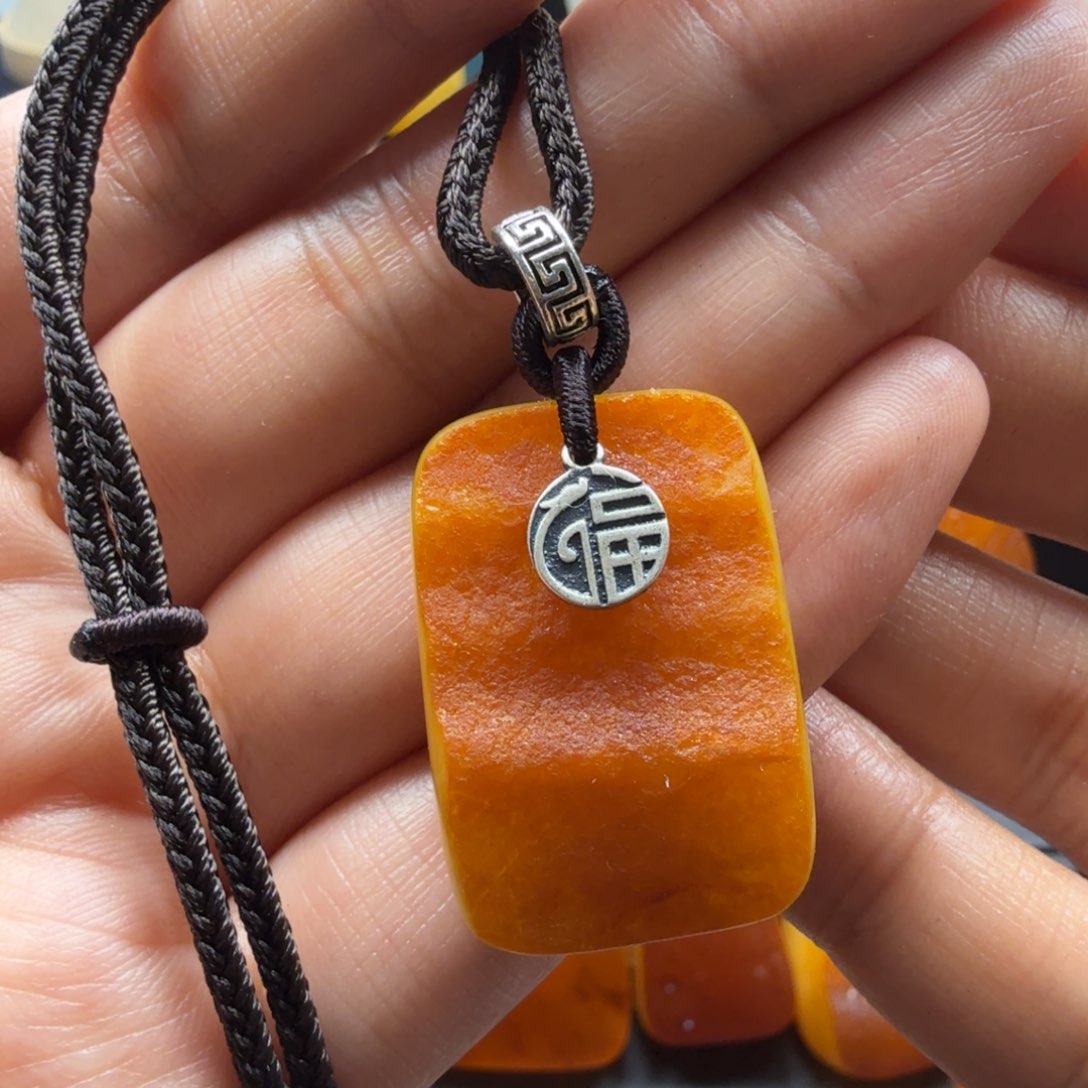 未镶嵌吊坠(赠链)琥珀