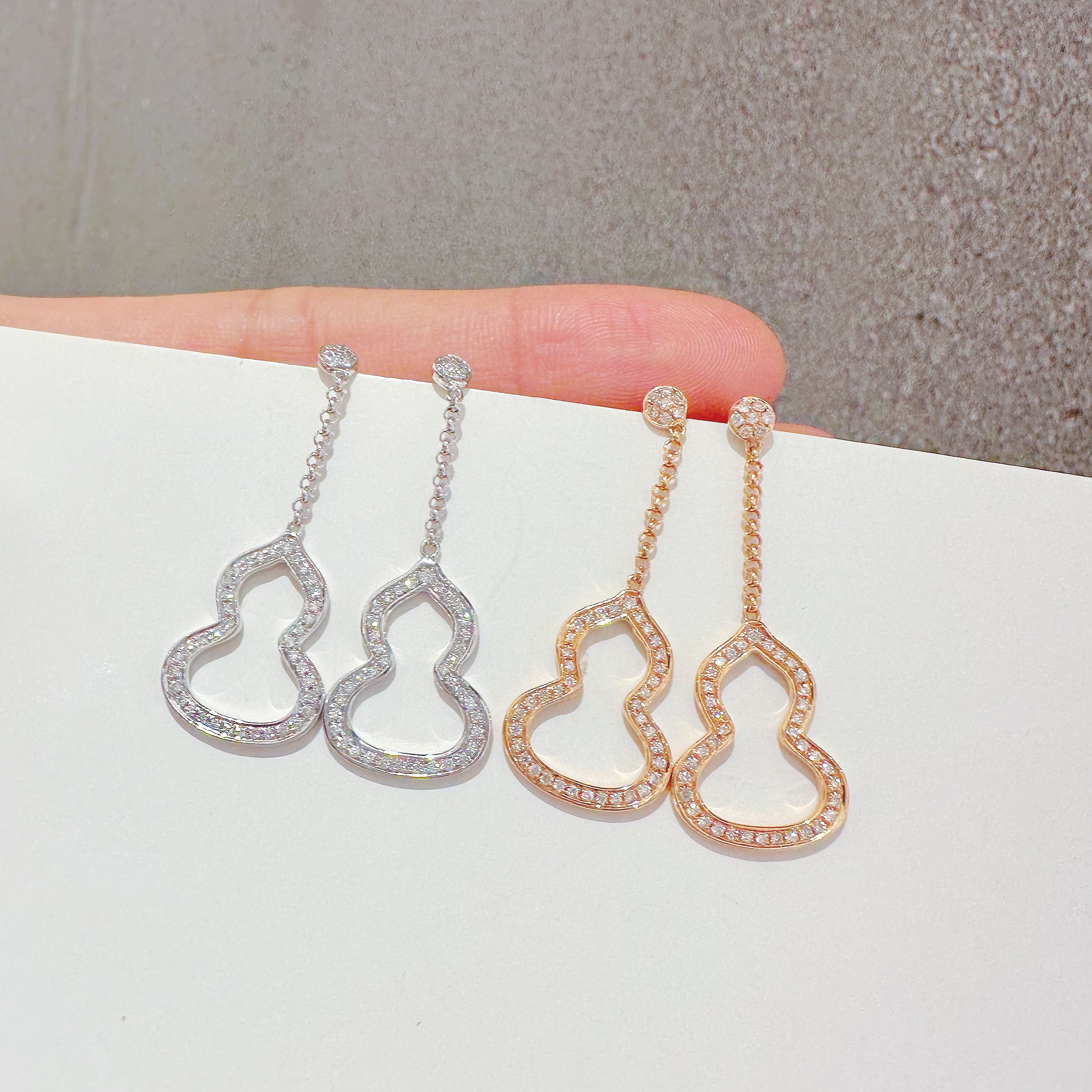 18k金 南非天然钻石镂空葫芦耳钉 多样性发其一【双十二】