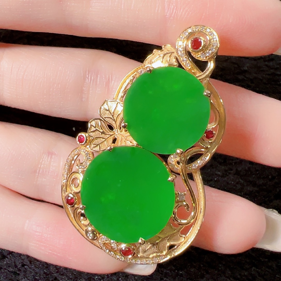 翡翠18K金镶嵌颈饰签收后24小时鉴赏期，过时不退