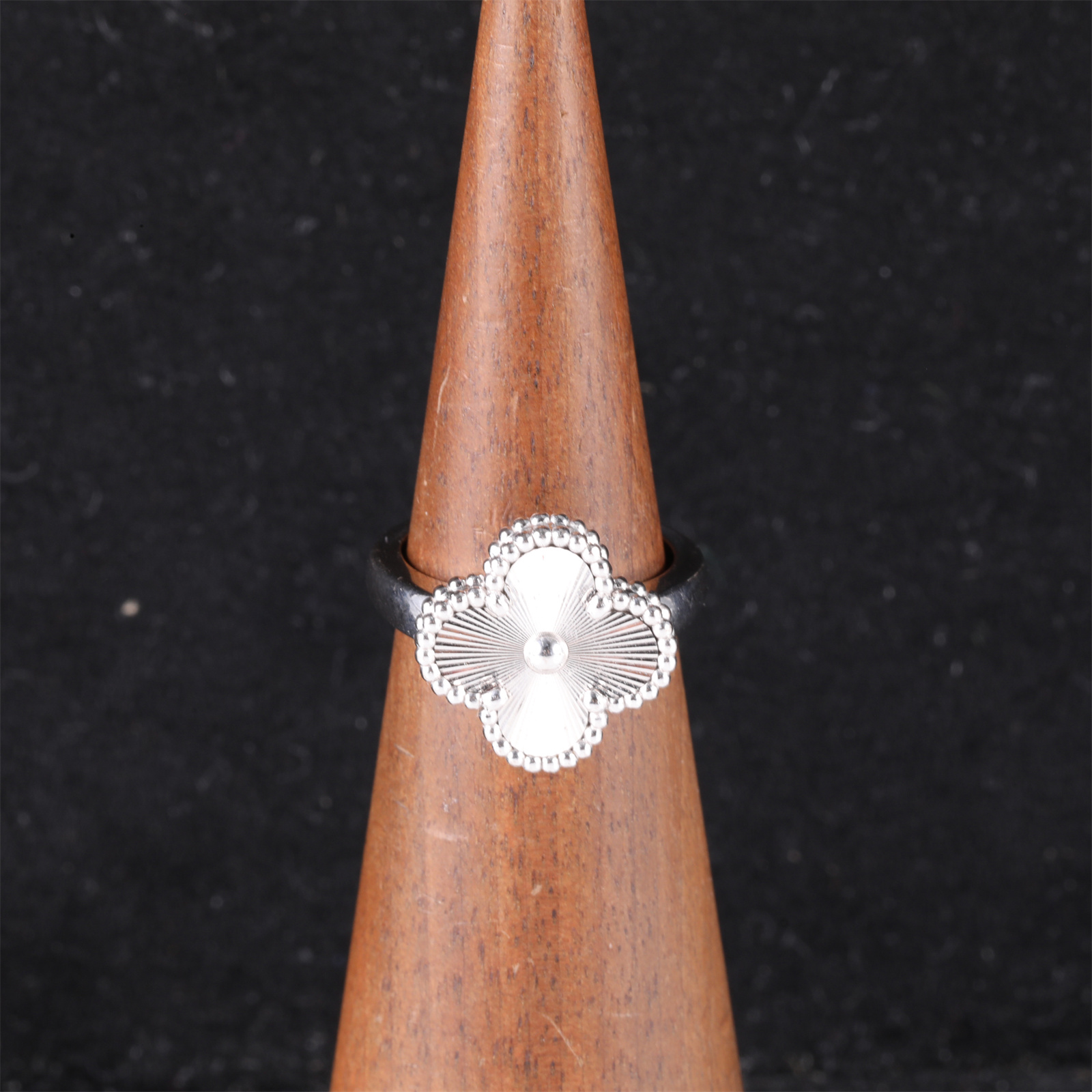 99新 梵克雅宝 小花佳珊 18K白金 中号单花戒指 镭射