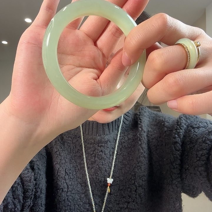 荔***ಣ蛇纹石玉未镶嵌颈饰