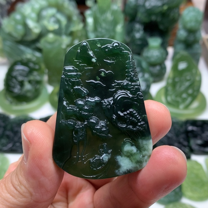 蛇纹石玉颈饰未镶嵌