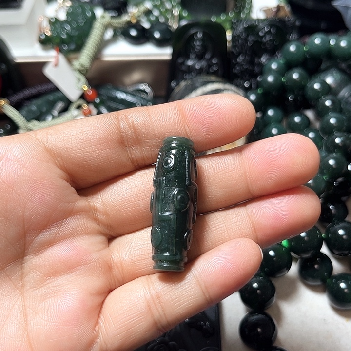 大***糖蛇纹石玉未镶嵌颈饰