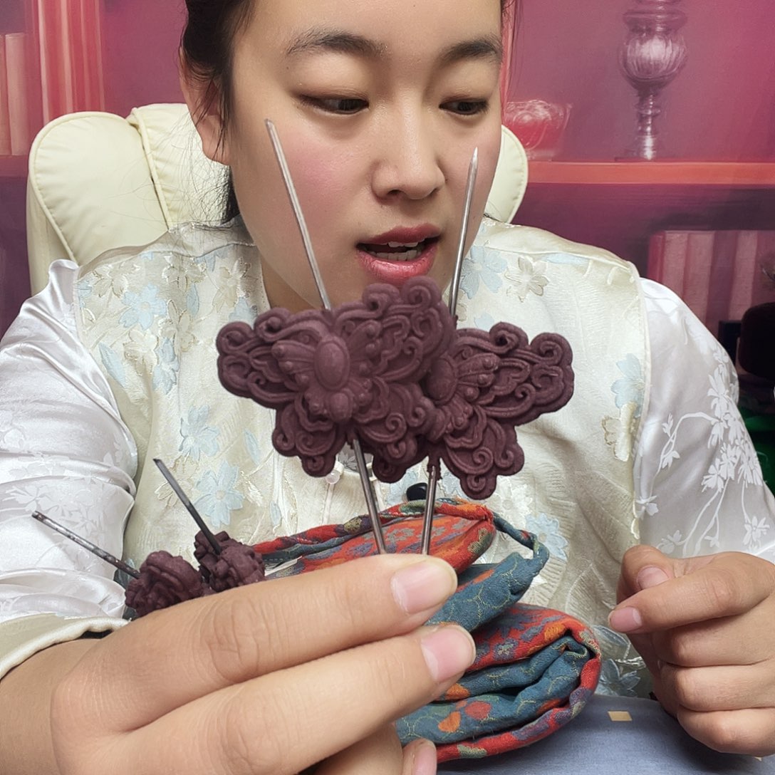 心***女泥塑玫瑰大蝴蝶两个