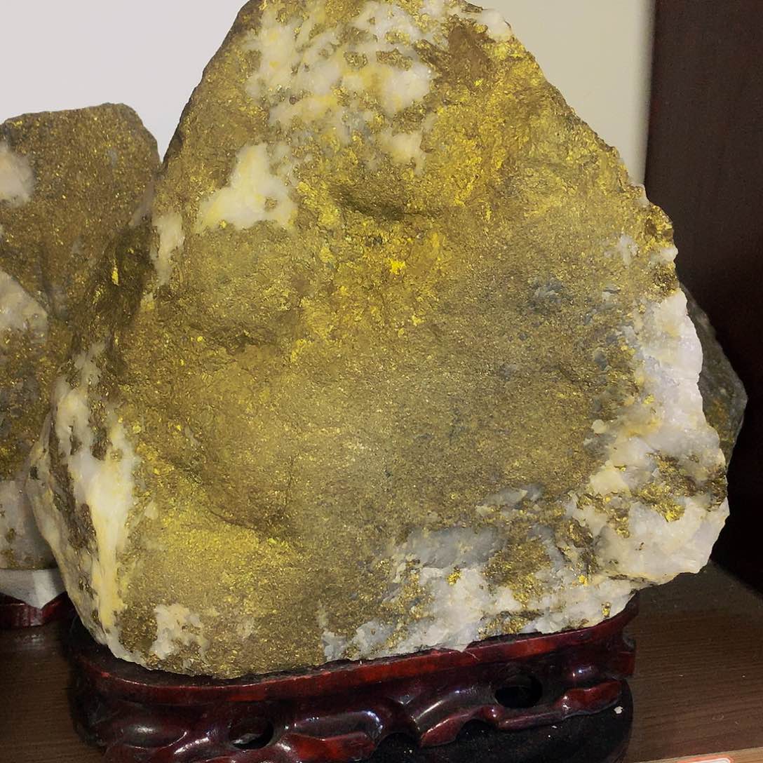 石材天然原石原色金矿石