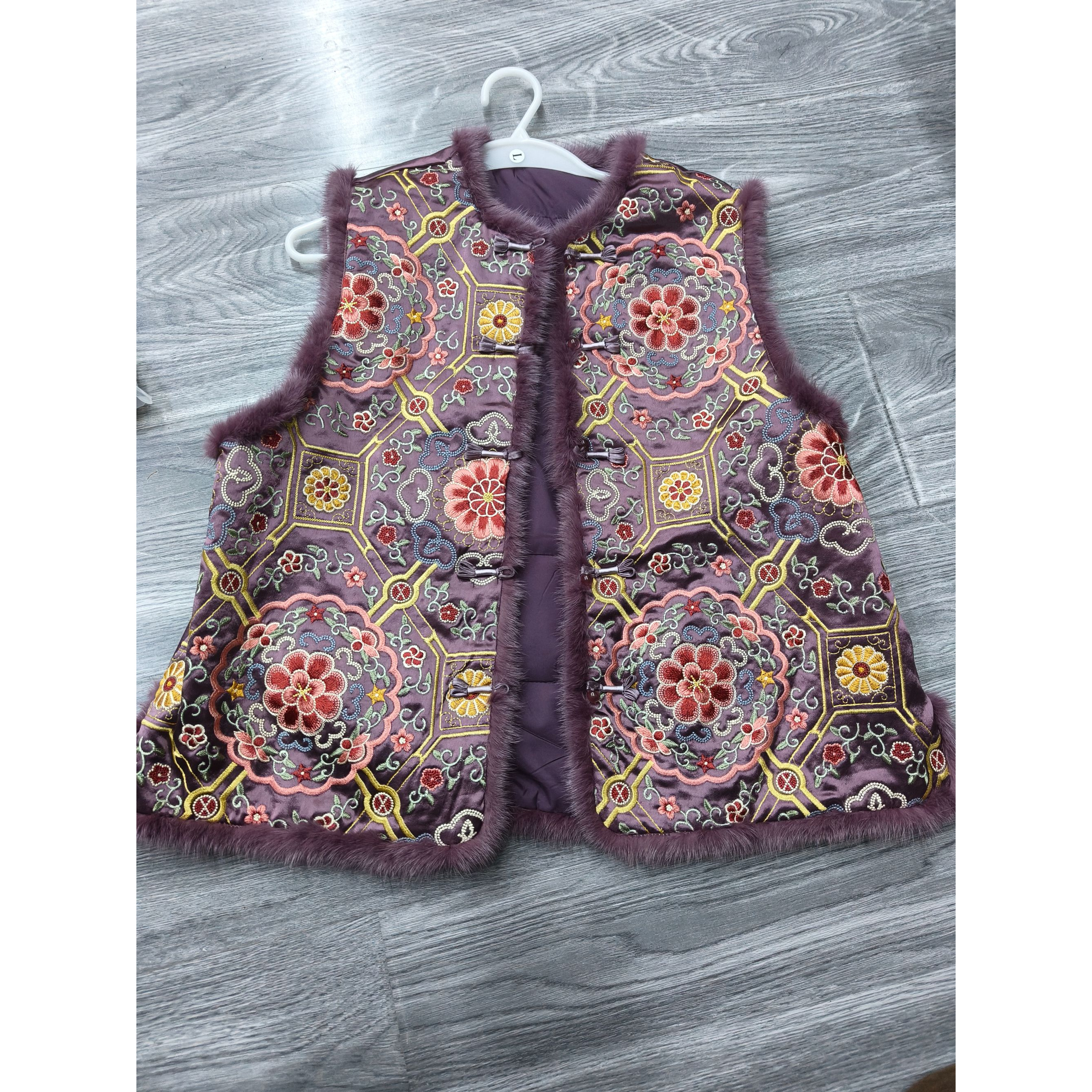 青青家秋冬新款时尚新中式重工刺绣马夹-18100