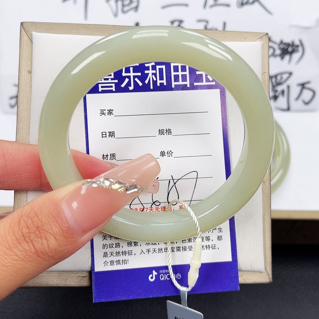 和田玉手镯未镶嵌