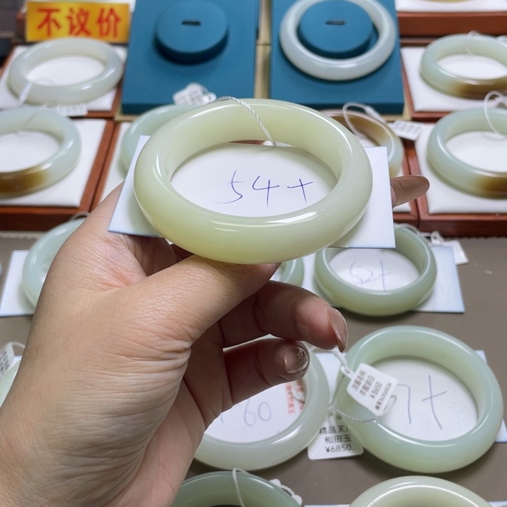 和田玉手镯未镶嵌小*