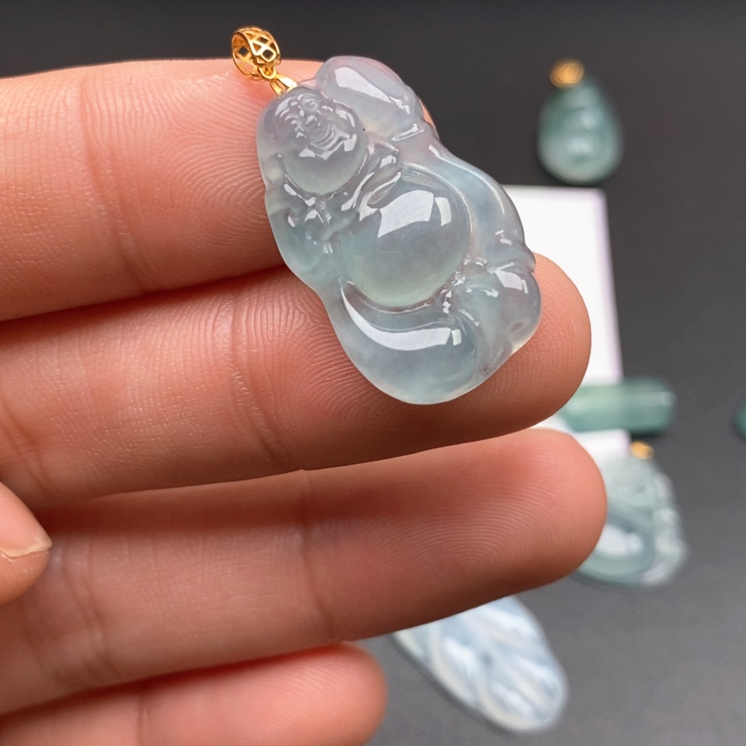 颈饰18K金镶嵌翡翠