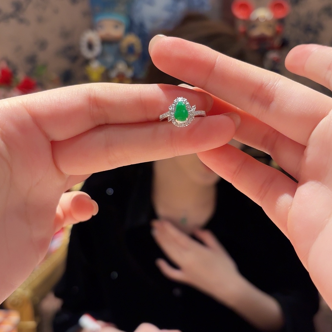 翡翠戒指18K金镶嵌戒指