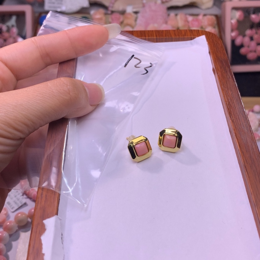 【闪购商品】查罗石颈饰合金福利