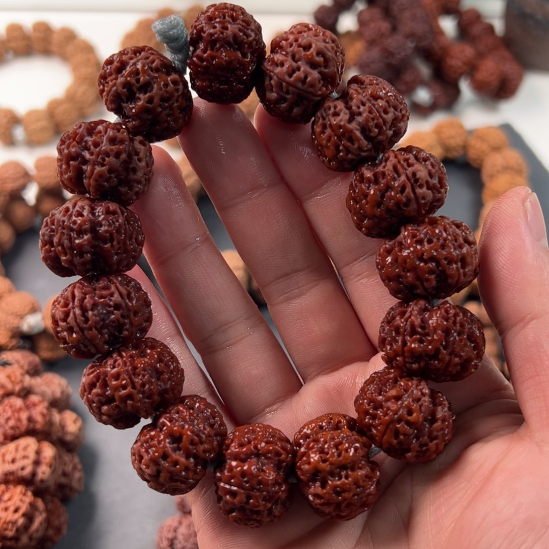 金刚菩提手串有****由6瓣超头毕业23