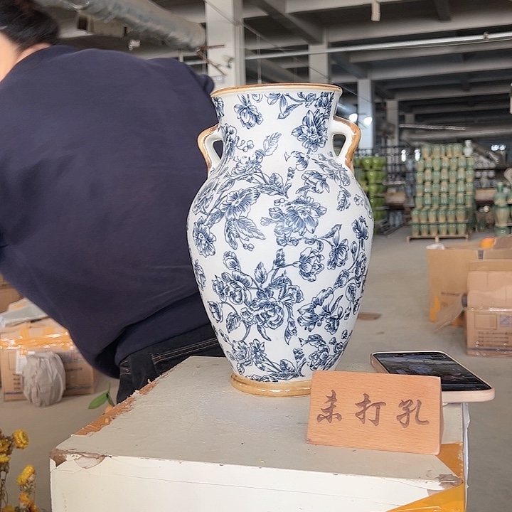 景德镇陶瓷花瓶工厂